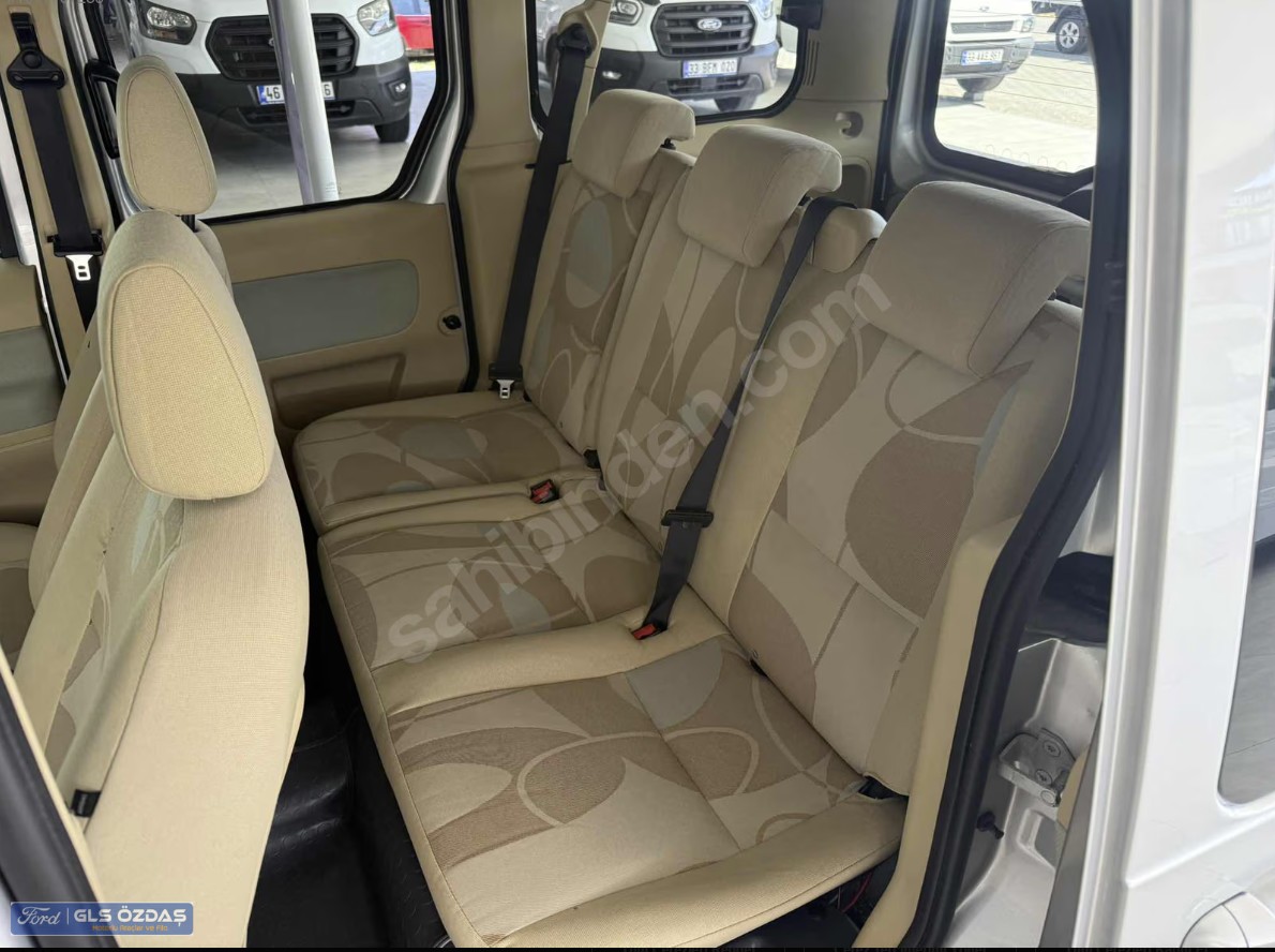 FORD TOURNEO CONNECT SILVER 90 BG 2013 MODEL
